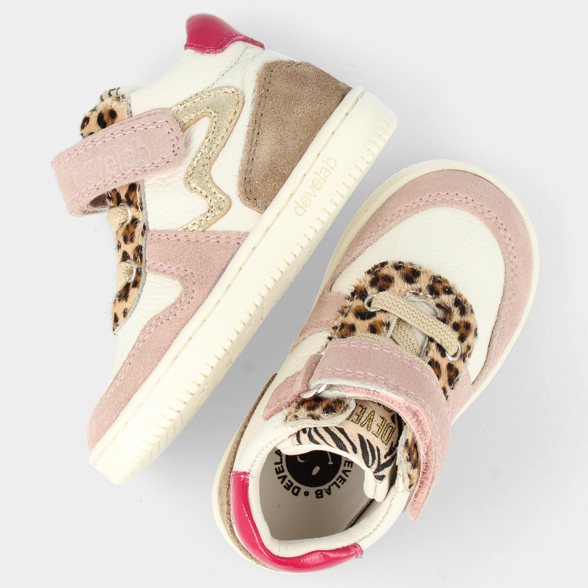 Wit met oud roze sneakers | 44424