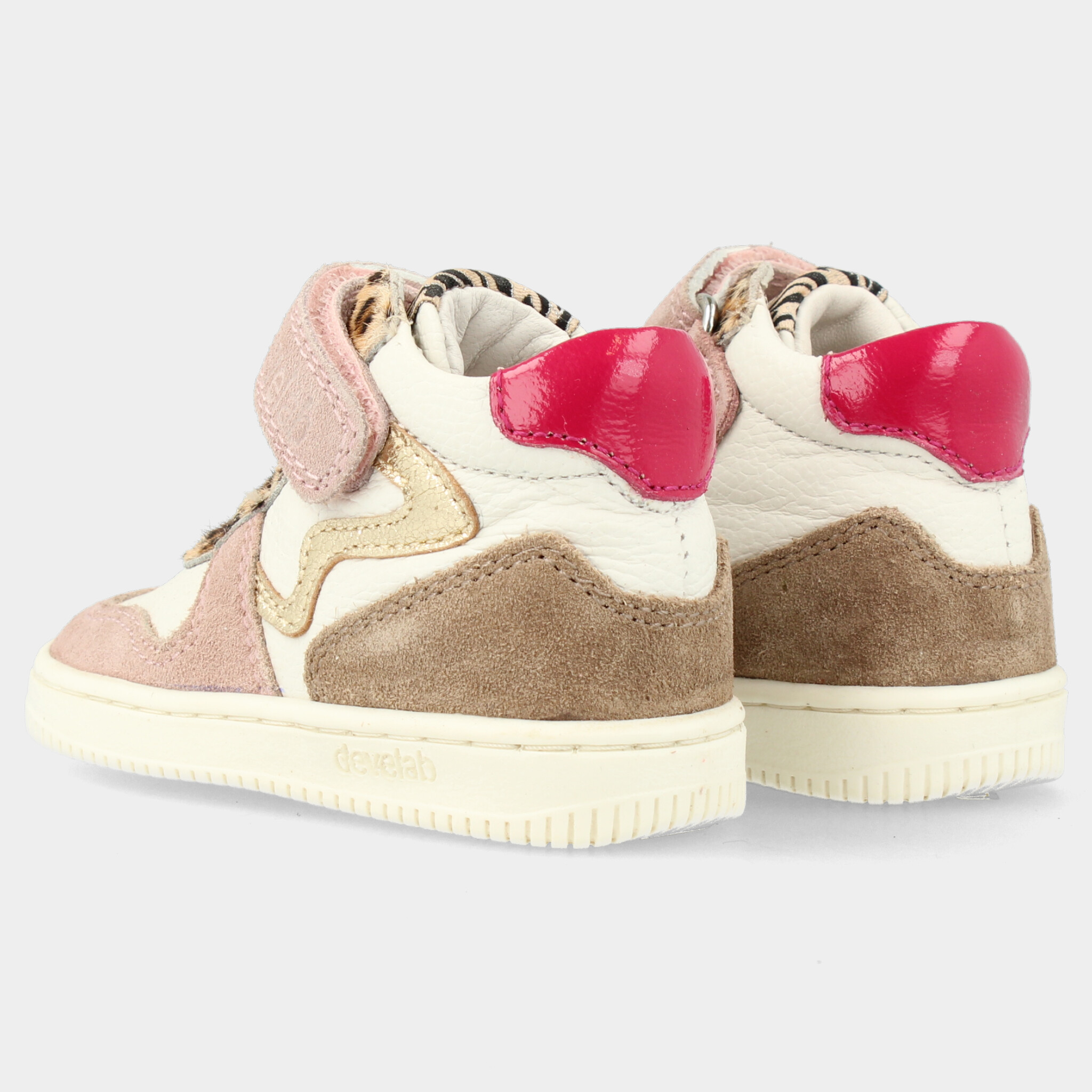 Wit met oud roze sneakers | 44424