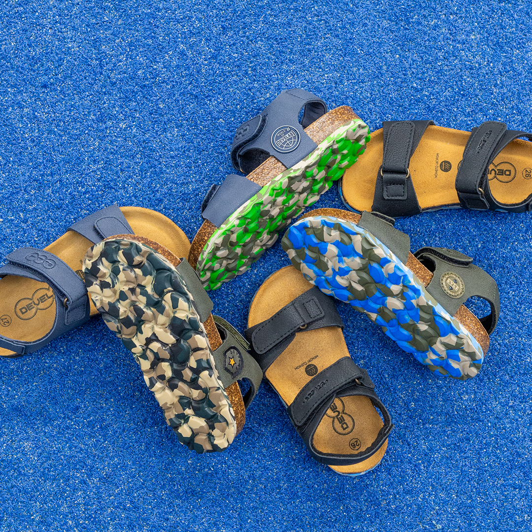 Zwarte sandalen met blauwe zool | 48213
