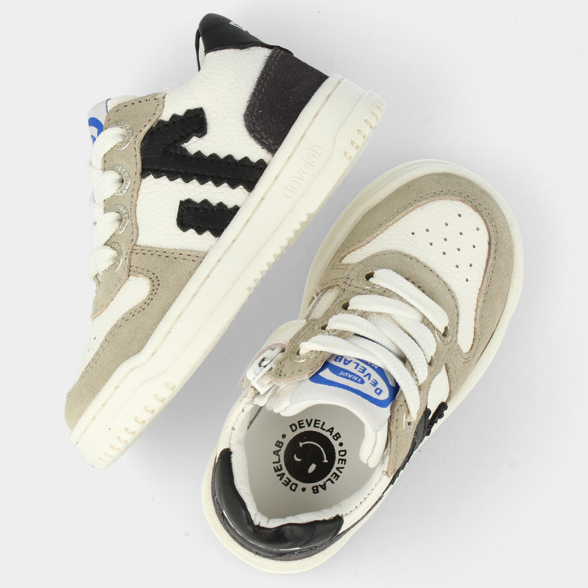 Wit met grijze sneakers | 44431