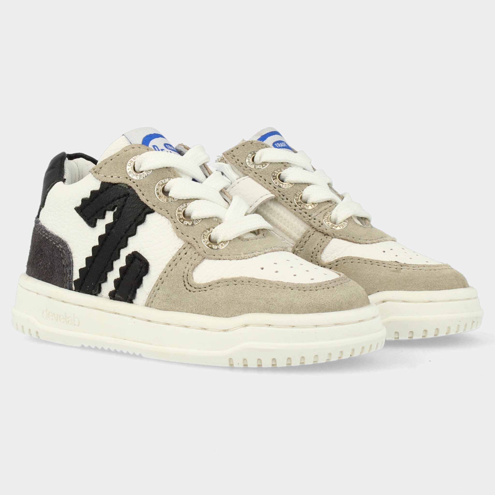 Wit met grijze sneakers | 44431