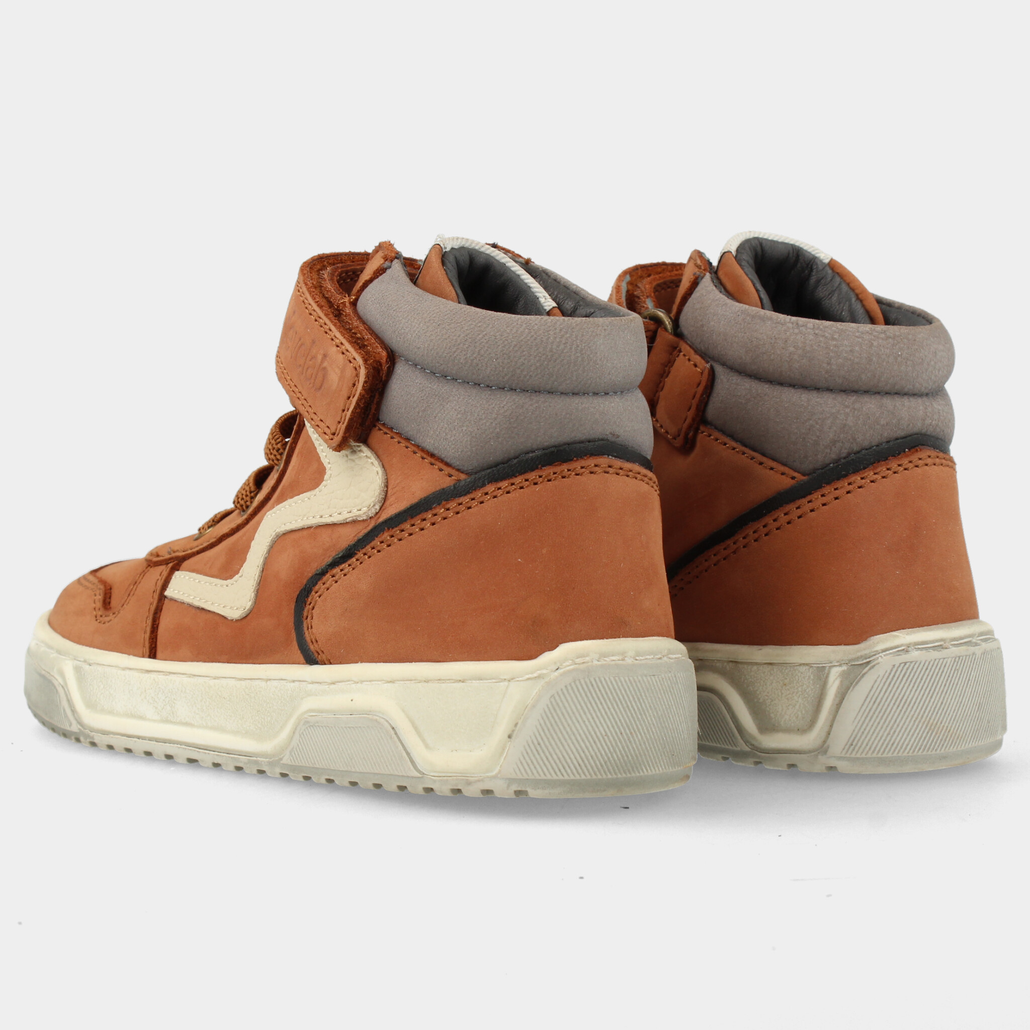 Cognac hoge sneaker voor jongens  | 44351